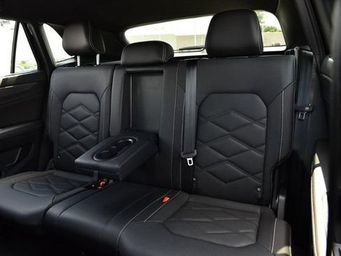 Used 2025 Volkswagen Atlas Cross Sport SE w/ Panoramic Sunroof Package FWD image 22