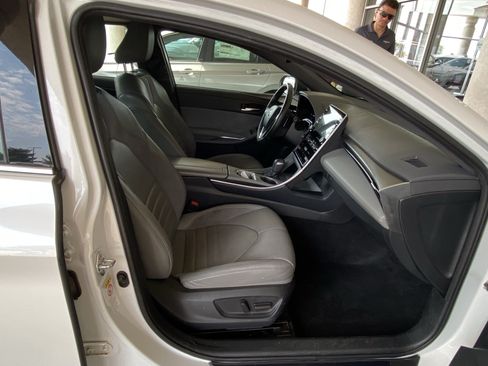 Used 2019 Toyota Avalon XSE w/ All Weather Liner Package FWD image 27