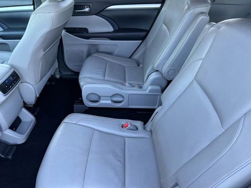 Used 2015 Toyota Highlander XLE image 8