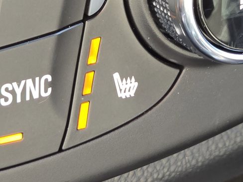 Used 2023 Chevrolet Traverse LT FWD image 9
