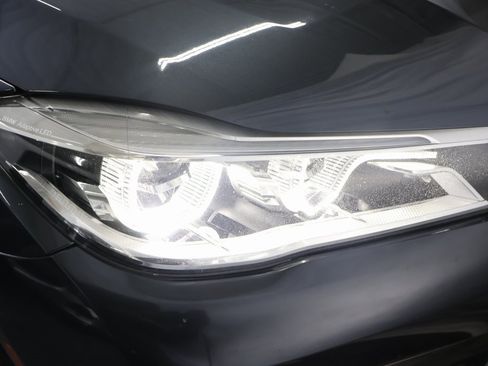 Used 2017 BMW 750i image 26