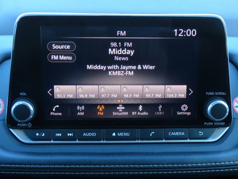 Used 2023 Nissan Rogue S image 23