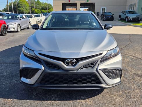 Used 2022 Toyota Camry SE w/ Convenience Package FWD image 2