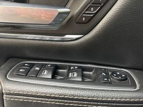Used 2019 RAM 1500 Laramie AWD/4WD image 7