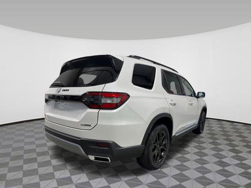 New 2025 Honda Pilot Touring image 5