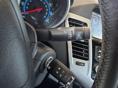 Used 2015 Chevrolet Cruze LT FWD image 16