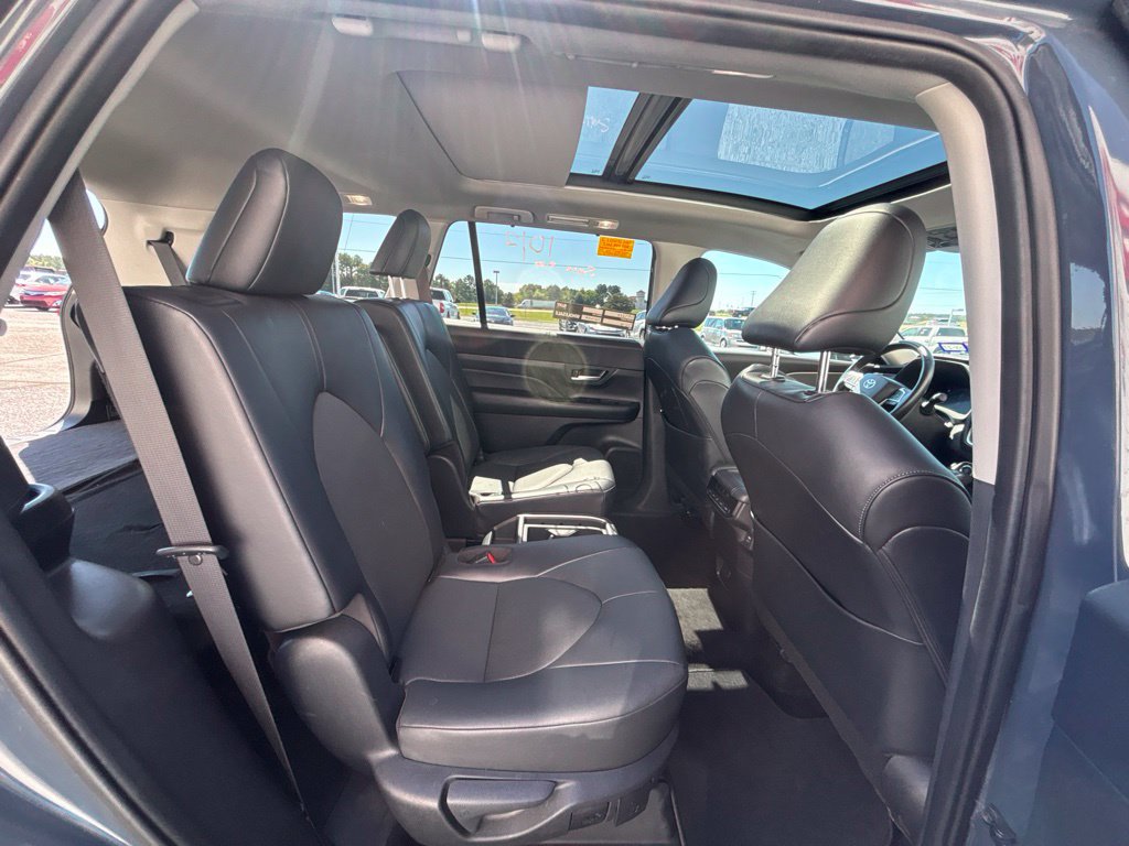 Used 2025 Toyota Grand Highlander FWD image 32