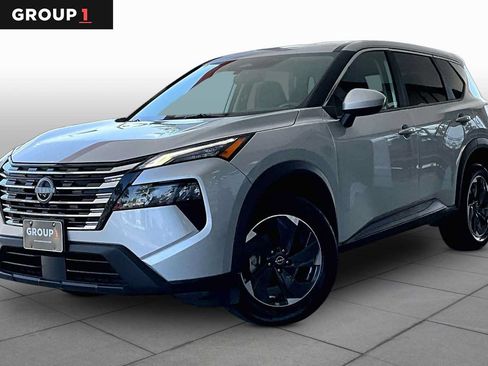 Used 2025 Nissan Rogue SV AWD/4WD image 1