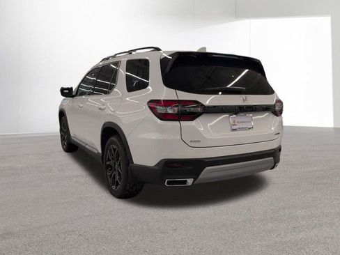 Used 2025 Honda Pilot Touring image 34