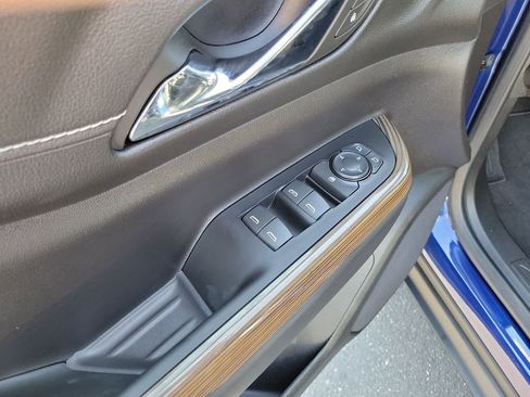 Used 2023 GMC Acadia SLE w/ Elevation Edition image 22