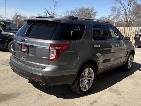 Used 2013 Ford Explorer XLT image 3