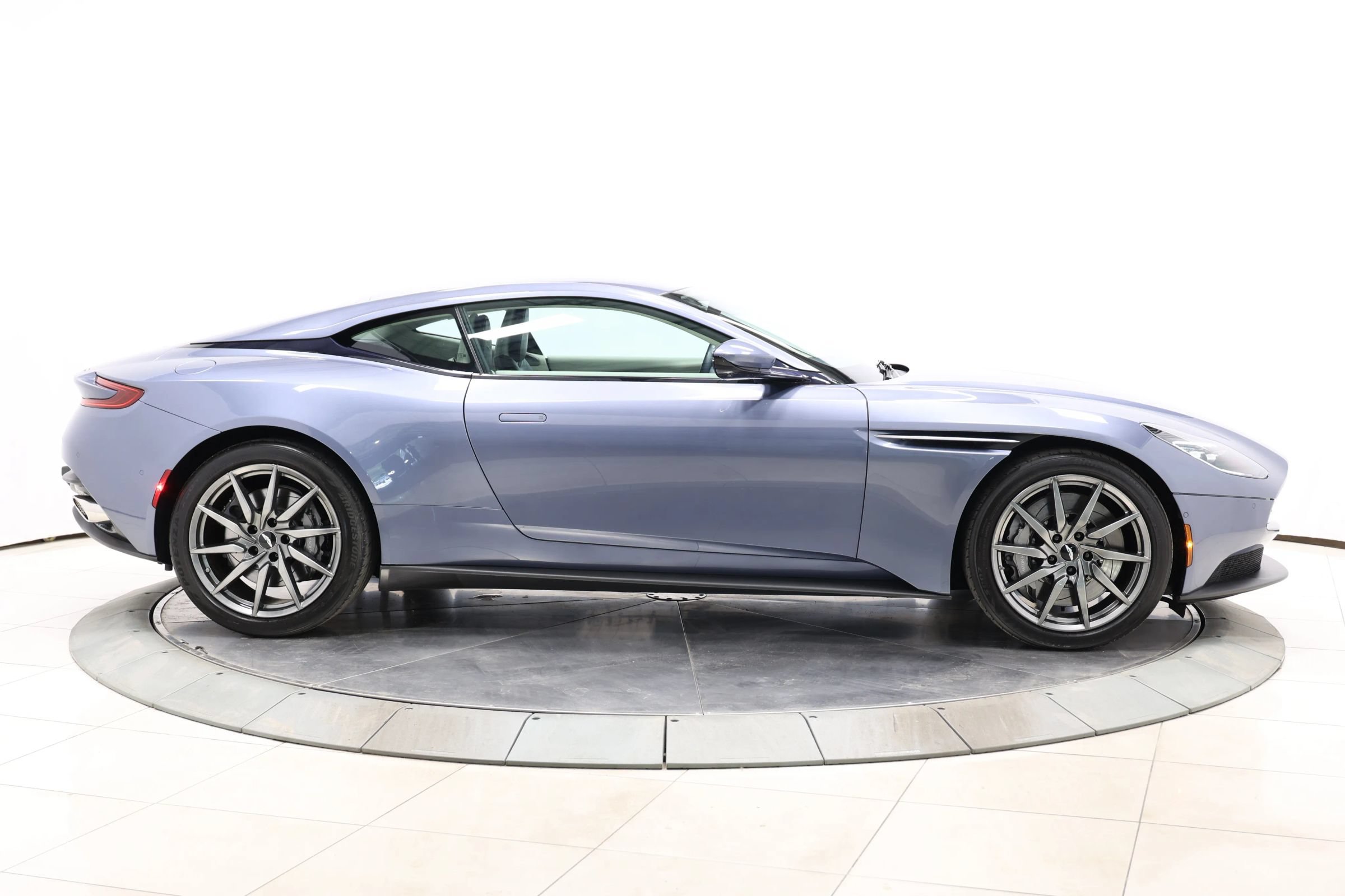 Used 2019 Aston Martin DB11 Coupe RWD image 66