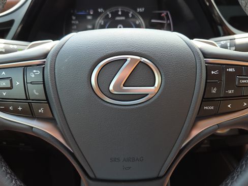 Used 2024 Lexus ES 350 w/ Premium Package FWD image 32