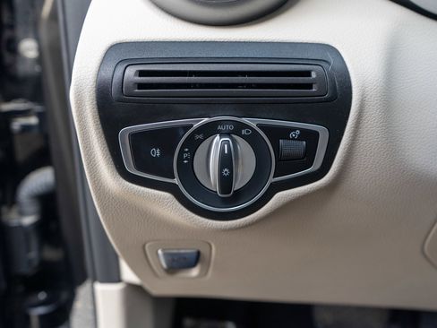 Used 2022 Mercedes-Benz GLC 300 4MATIC image 16