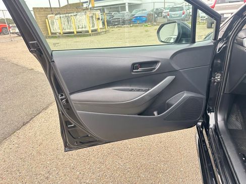 Used 2025 Toyota Corolla LE image 20