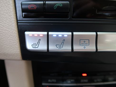 Used 2014 Mercedes-Benz E 550 4MATIC Sedan image 21