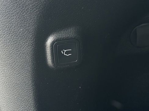 Used 2020 Jeep Cherokee Limited w/ Technology Group image 21