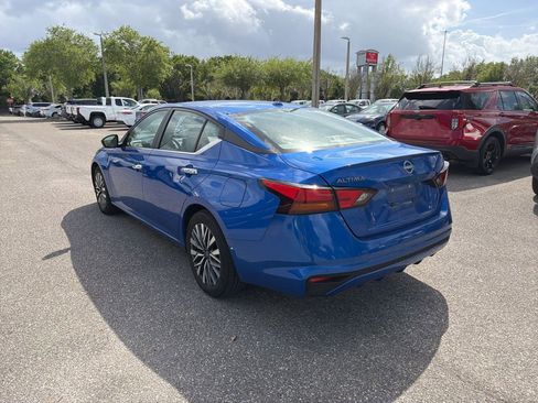 Used 2025 Nissan Altima 2.5 SV image 3
