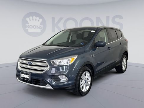 Used 2019 Ford Escape SE FWD image 1