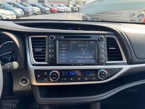 Used 2019 Toyota Highlander SE AWD/4WD image 15