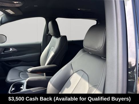 New 2026 Chrysler Pacifica Select FWD image 26