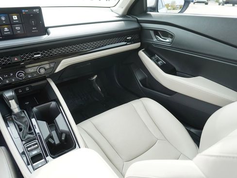 Used 2023 Honda Accord Touring image 21