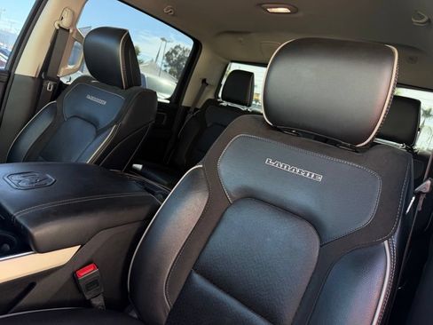 Used 2022 RAM 1500 Laramie AWD/4WD image 17