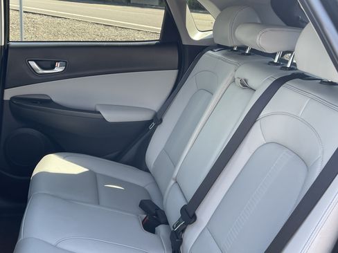 Certified 2023 Hyundai Kona Limited FWD image 15
