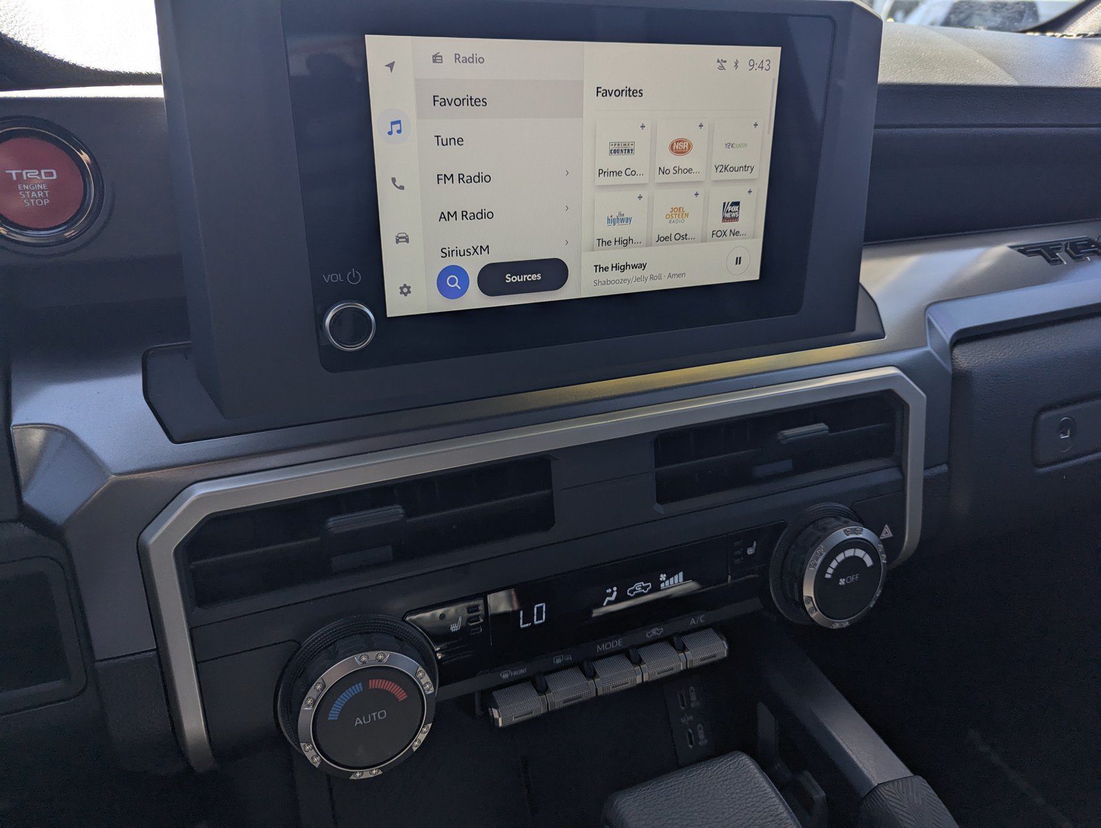 Used 2025 Toyota Tacoma TRD Sport AWD/4WD image 14