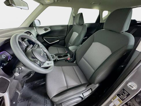 Certified 2025 Kia Soul LX w/ LX Technology Package FWD image 11