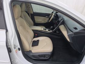 Used 2019 Toyota Avalon Limited w/ Protection Package FWD image 9