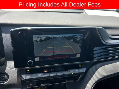 Used 2025 Toyota Camry SE FWD image 10