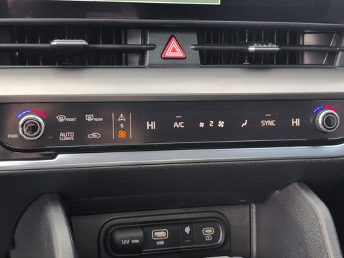 Used 2025 Kia Sportage EX w/ Premium Package image 21