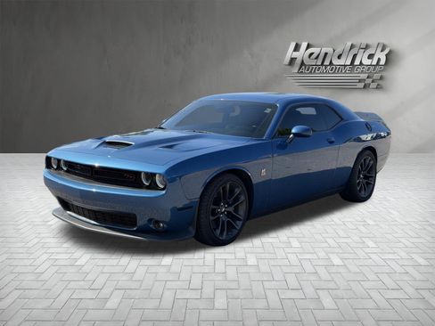 Used 2022 Dodge Challenger R/T Scat Pack RWD image 5