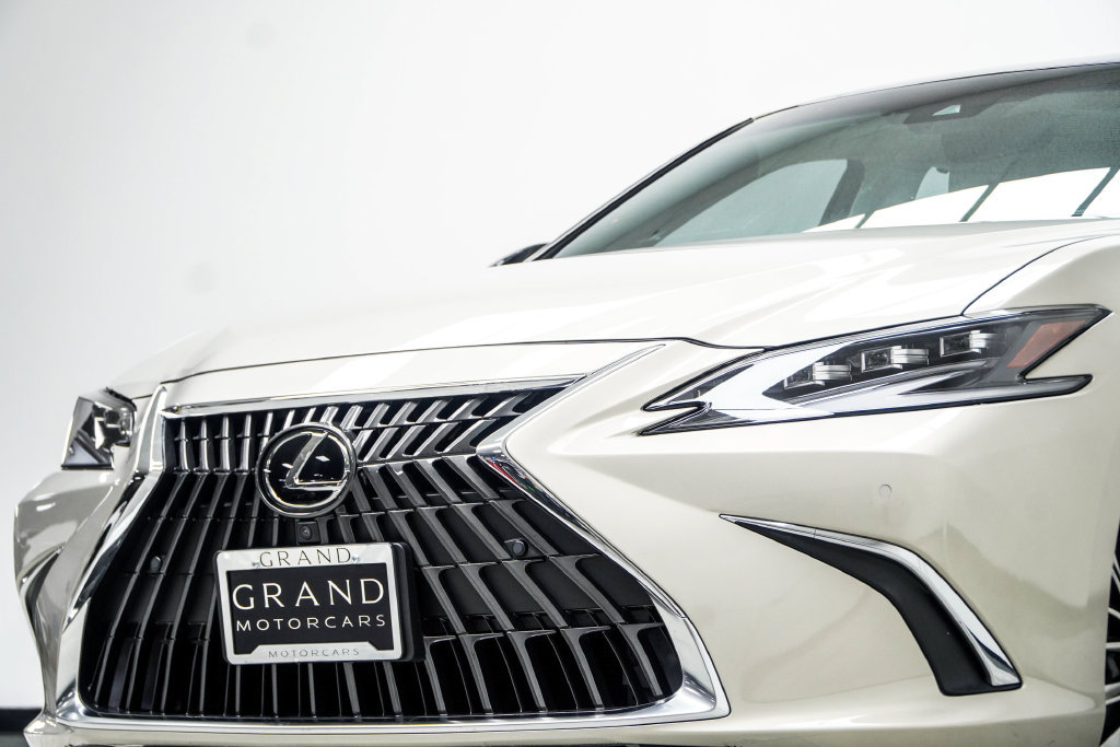 Used 2022 Lexus ES 350 Ultra Luxury w/ Accessory Package 2 FWD image 2