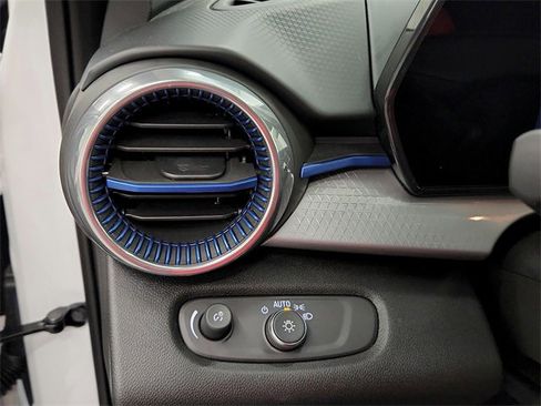 Used 2024 Chevrolet Trax LT w/ Driver Confidence Package image 26