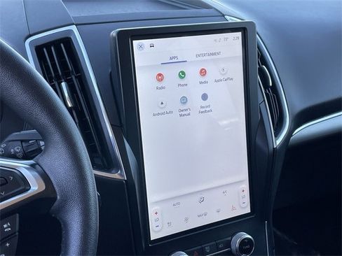 Used 2024 Ford Edge Titanium image 18