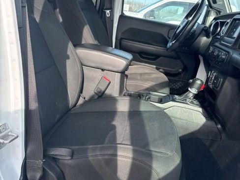 Used 2018 Jeep Wrangler Unlimited Sahara image 15