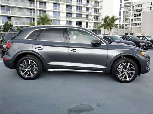 Used 2023 Audi Q5 2.0T Prestige w/ Prestige Package image 7