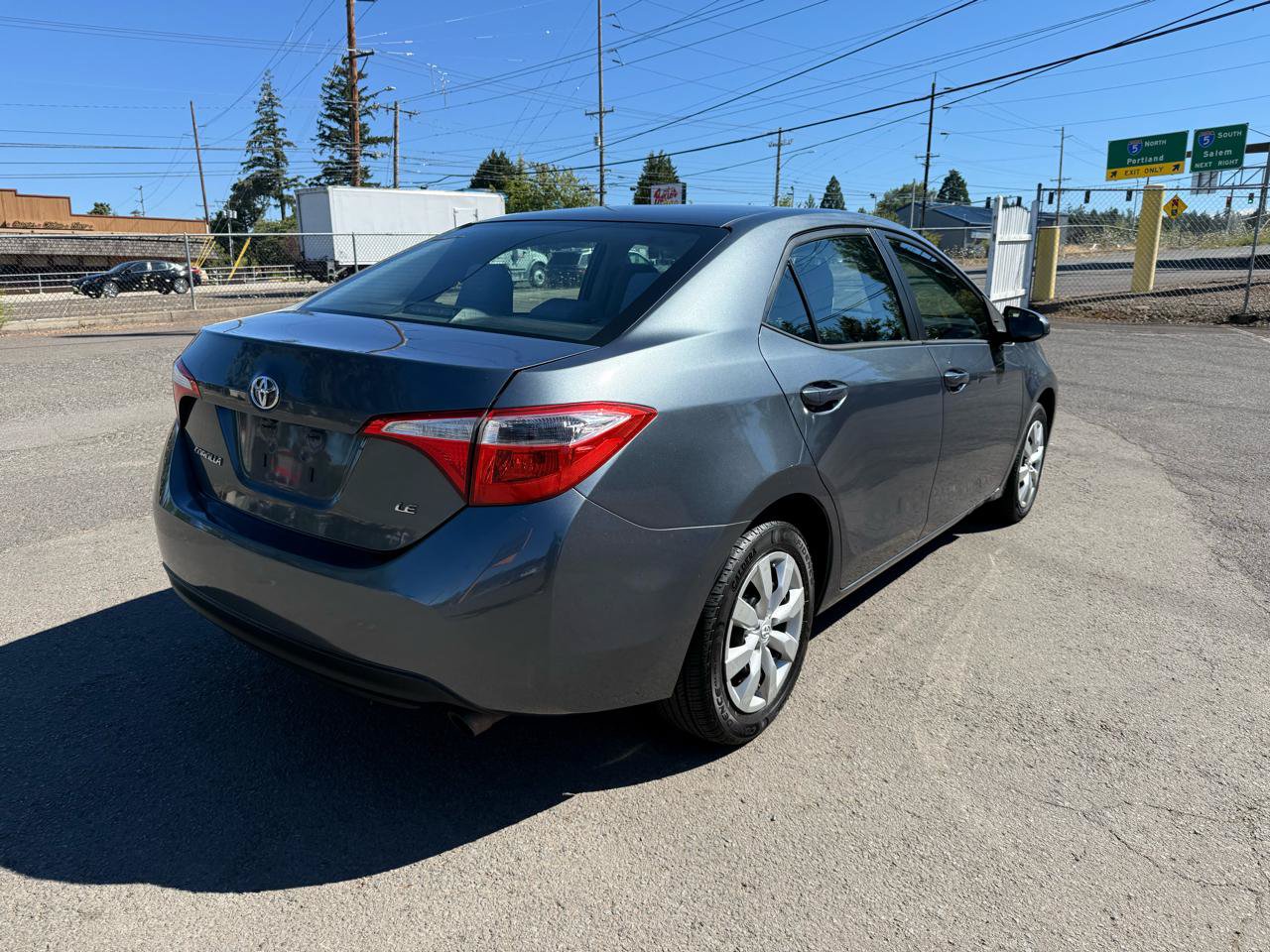 Used 2015 Toyota Corolla LE FWD image 4