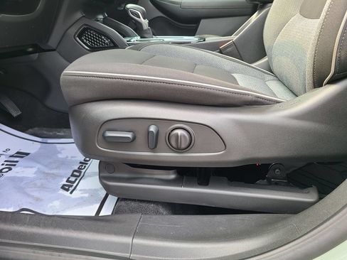 Used 2025 Chevrolet TrailBlazer LT w/ Convenience Package FWD image 21