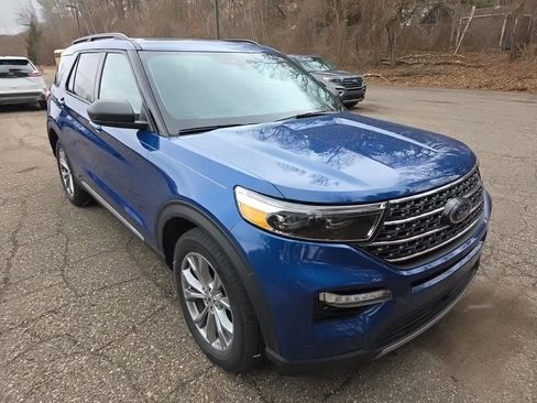 Used 2023 Ford Explorer XLT w/ Equipment Group 202A image 2