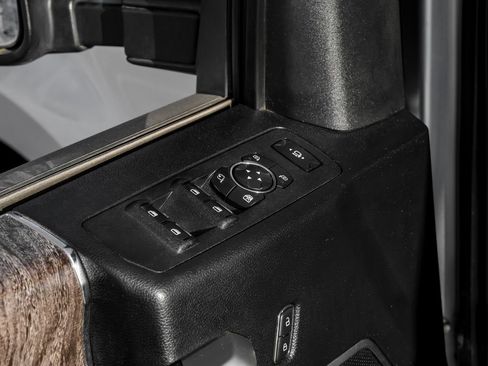 Used 2017 Ford F250 Lariat w/ FX4 Off-Road Package image 46