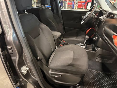Used 2021 Jeep Renegade Sport image 8