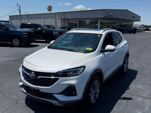 Used 2023 Buick Encore GX Essence w/ Experience Buick Package FWD image 3