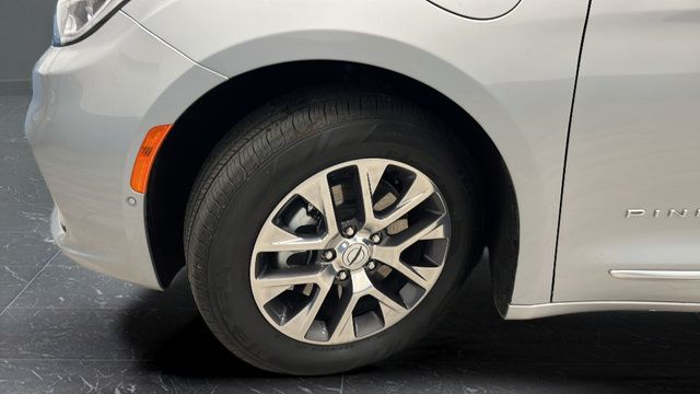 Used 2023 Chrysler Pacifica Pinnacle FWD image 38