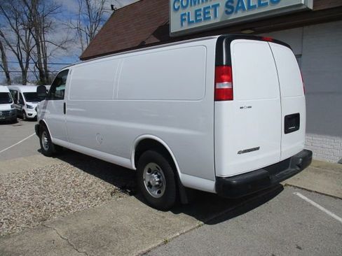 Used 2017 Chevrolet Express 3500 Extended image 9