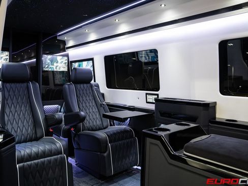 Used 2024 Mercedes-Benz Sprinter 3500 image 38