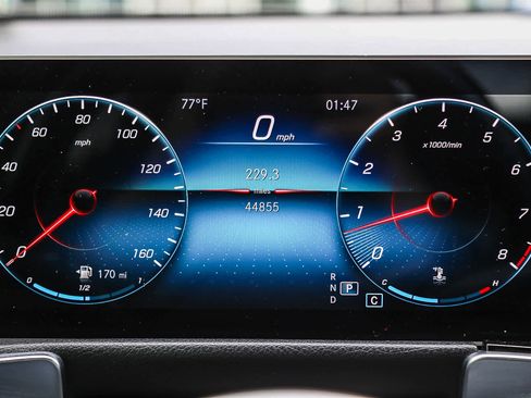 Used 2021 Mercedes-Benz GLB 250 w/ Premium Package image 22