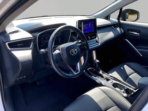 Used 2023 Toyota Corolla Cross XLE FWD image 18